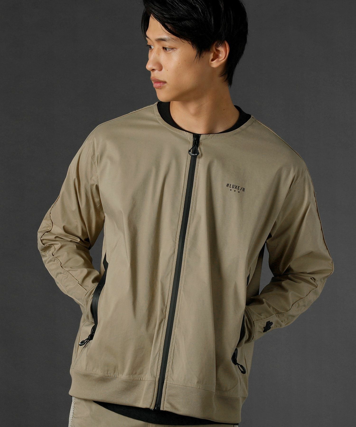 ストレッチ布帛ノーカラージップジャケット | REZES OFFICIAL ONLINE STORE