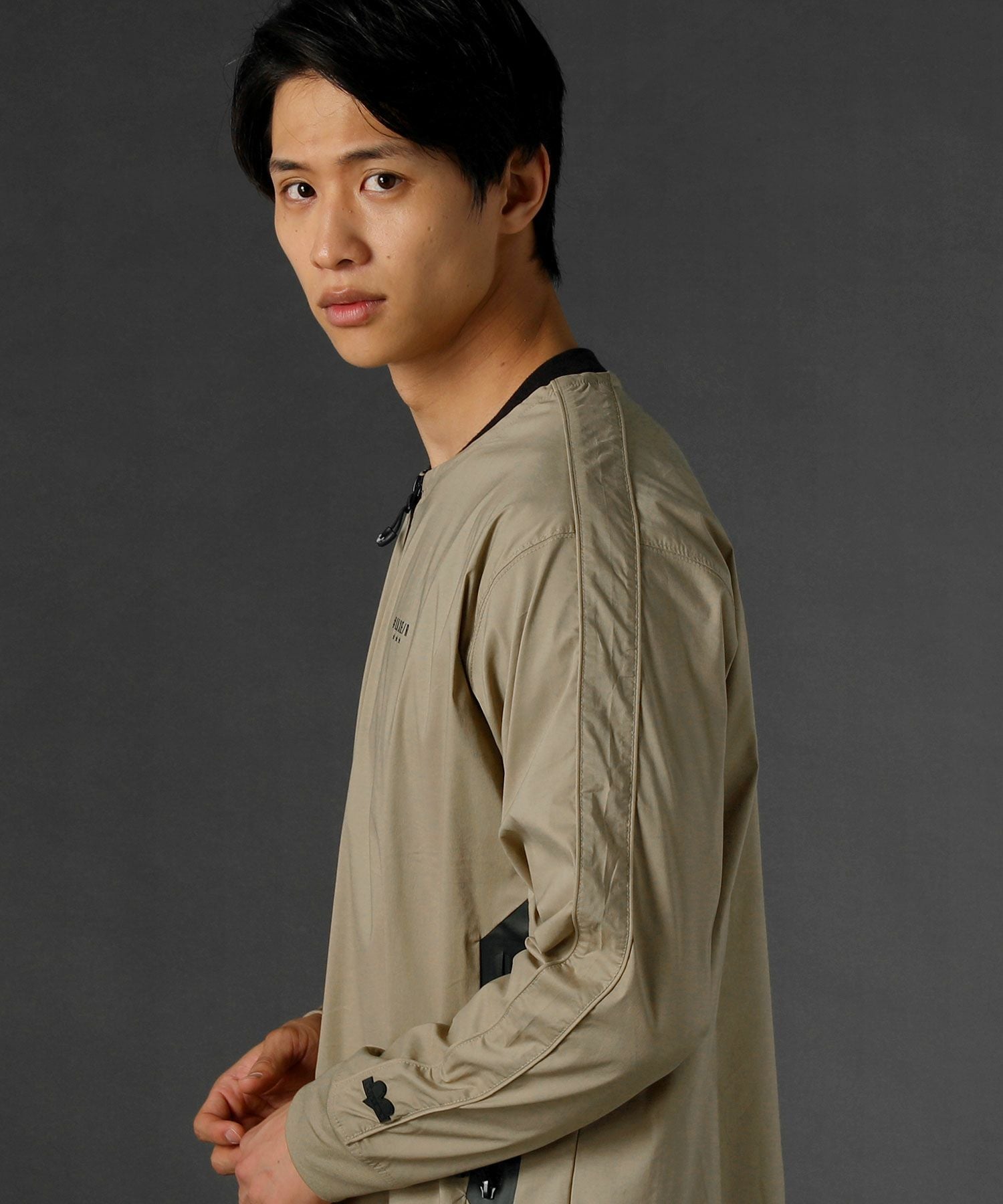 ストレッチ布帛ノーカラージップジャケット | REZES OFFICIAL ONLINE STORE
